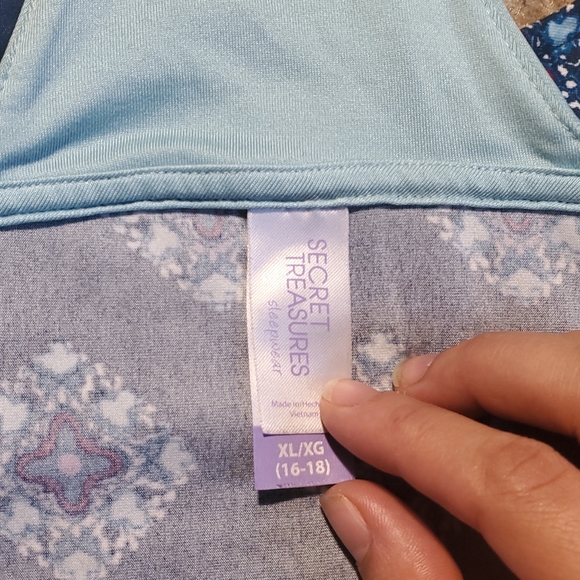 Patterned Halter Top Nightgown - Picture 6 of 7